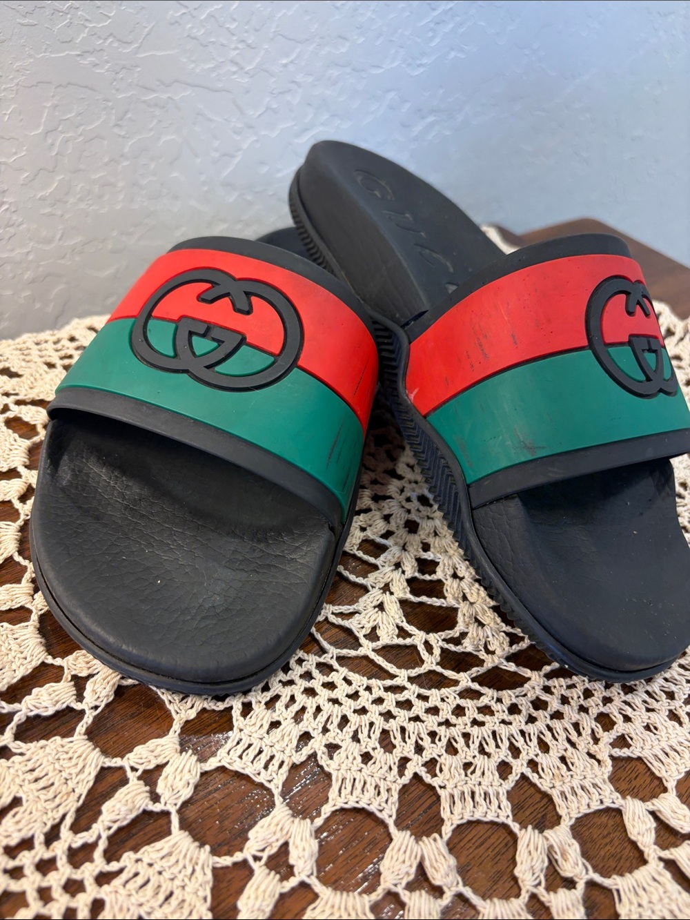 Gucci Men’s Black Slides with Red & Green Strap and Logo